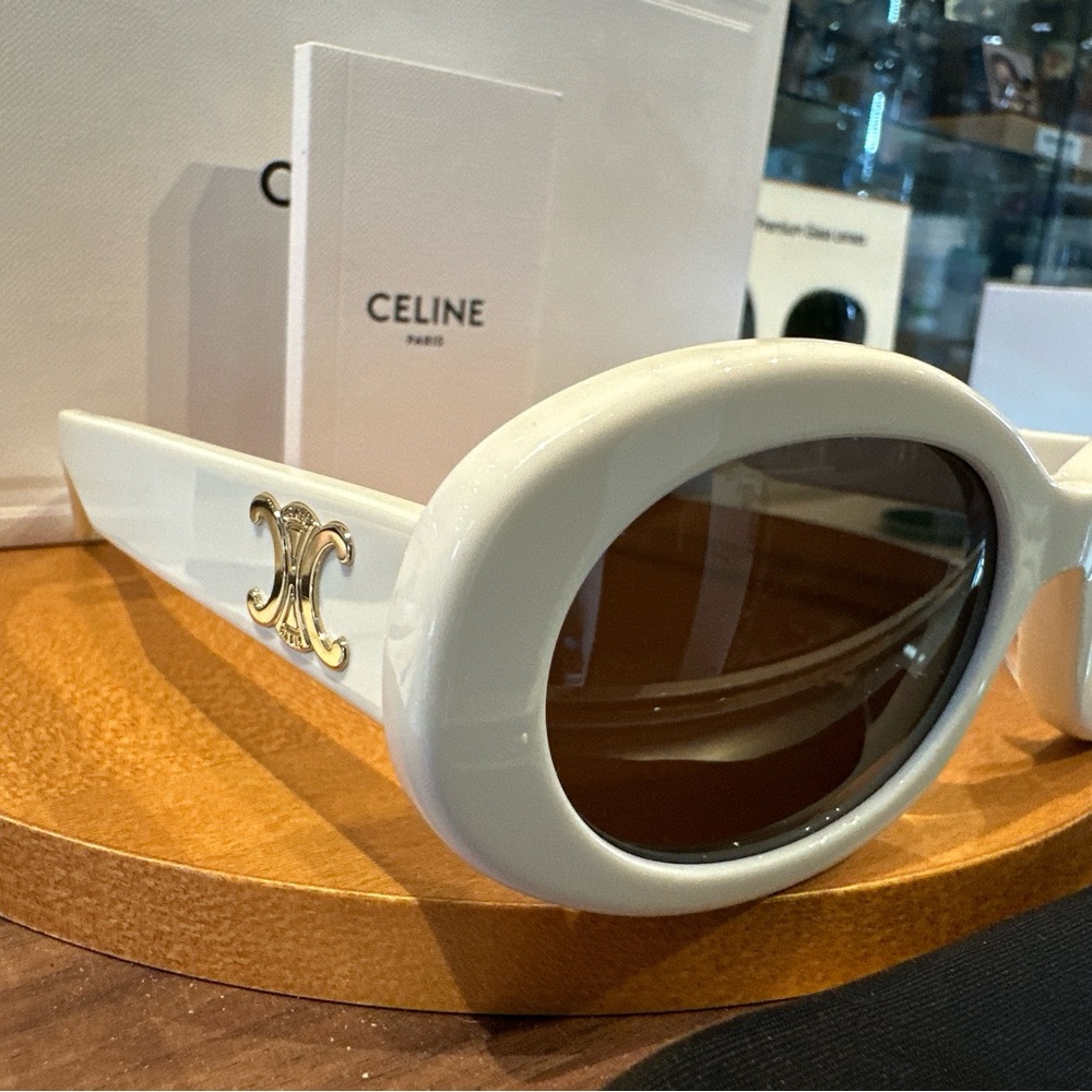 Celine Triomphe oval sunglasses
Cl 40194 25A - Picture 2 of 3